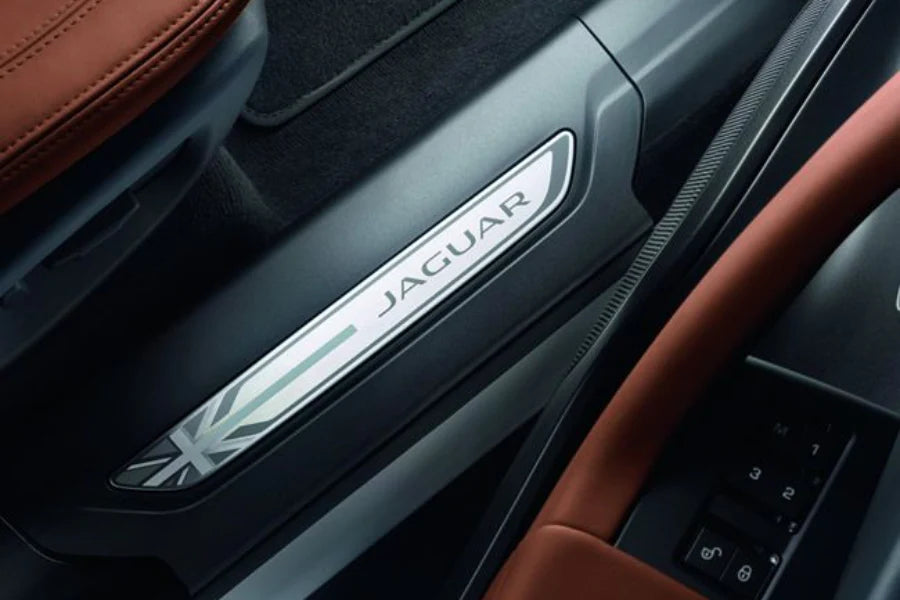 Finitions de plaques de seuil pour Jaguar XE