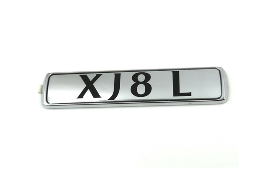 Jaguar XJ8L Badge